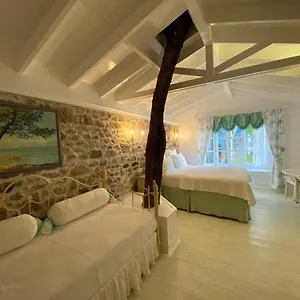 Lola 38 Otel
